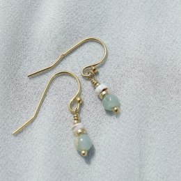 Chalcedon i masa perłowa.