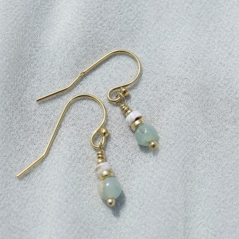 Chalcedon i masa perłowa.