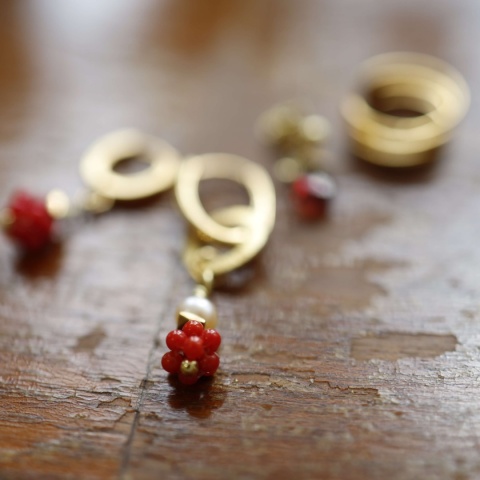 Koczyki pary nie do pary wykonane ze srebra zloconego