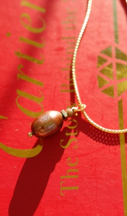 perła czekoladowa na łańcuszku